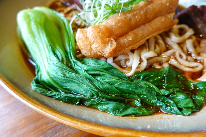 狂妄的國宴級牛肉麵！Michael前往掌門東豐店踢館Michael大廚！