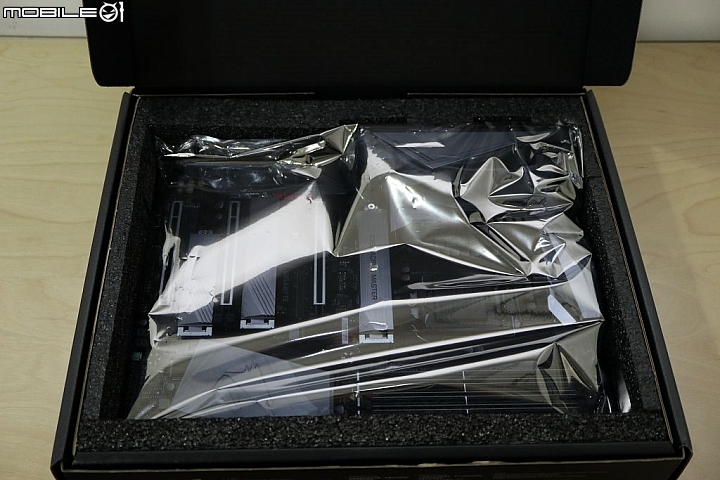 [開箱]  Z390 散熱用料強化中高階誠意之作 Z390 AORUS MASTER 大師超頻