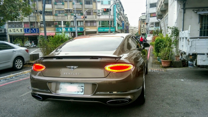 巧遇新款Continental GT