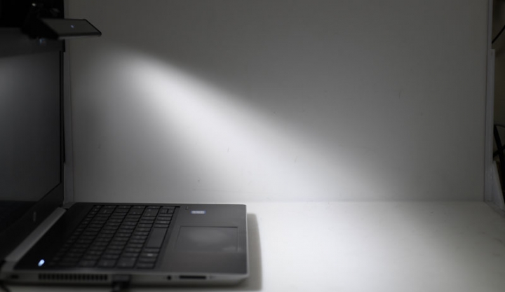 BenQ WiT ScreenBar Lite筆電智能掛燈開箱