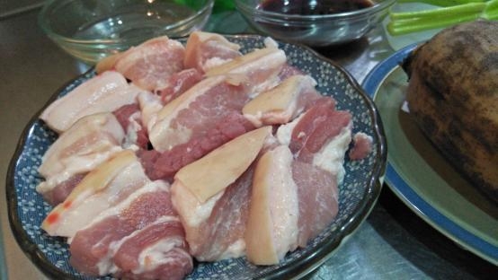 電鍋+煎鍋併用下飯菜：豆油伯春源醬油&蓮藕燉燜肉