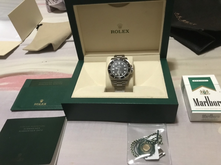 [開箱] Rolex勞力士黑水鬼114060開箱&更換皮錶帶