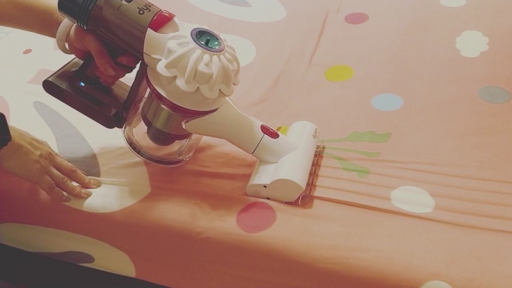 Dyson V7 Mattress清理過程一級棒-塵蟎散退-過敏不再愁