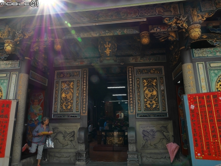 高雄 鳳山 鳳山龍山寺 — 精雕細琢的鳳山在地居民信仰中心