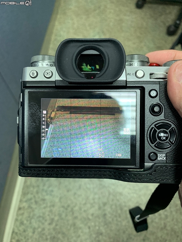 求救 FUJIFILM X-T3 螢幕出現色塊