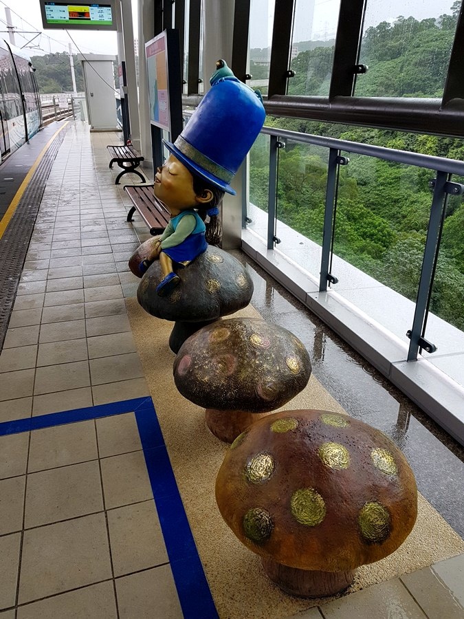 [新北市淡水區捷運]淡海輕軌 2018/12/24開始試營運 免費搭乘一個月 半日遊之淡水行政中心站v.s.淡海新市鎮站v.s.竿蓁林站 參觀幾米裝置藝術療癒大小朋友的心~