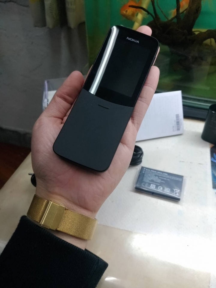 (圖多慎入)較另類的手機消費經驗分享  NOKIA 8110 香蕉復刻!!!