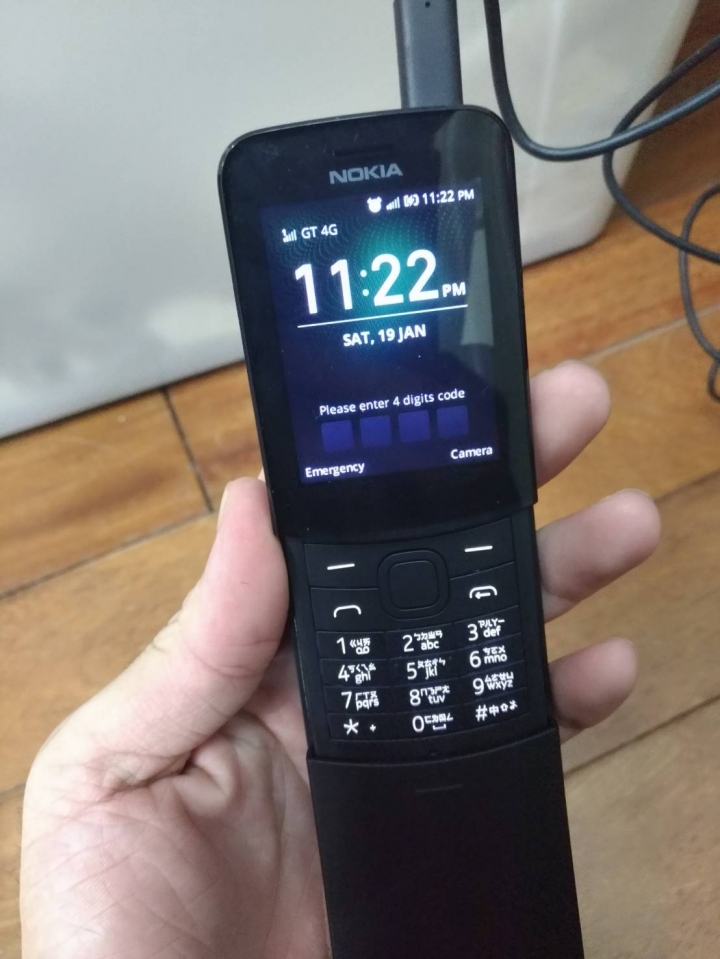 (圖多慎入)較另類的手機消費經驗分享  NOKIA 8110 香蕉復刻!!!