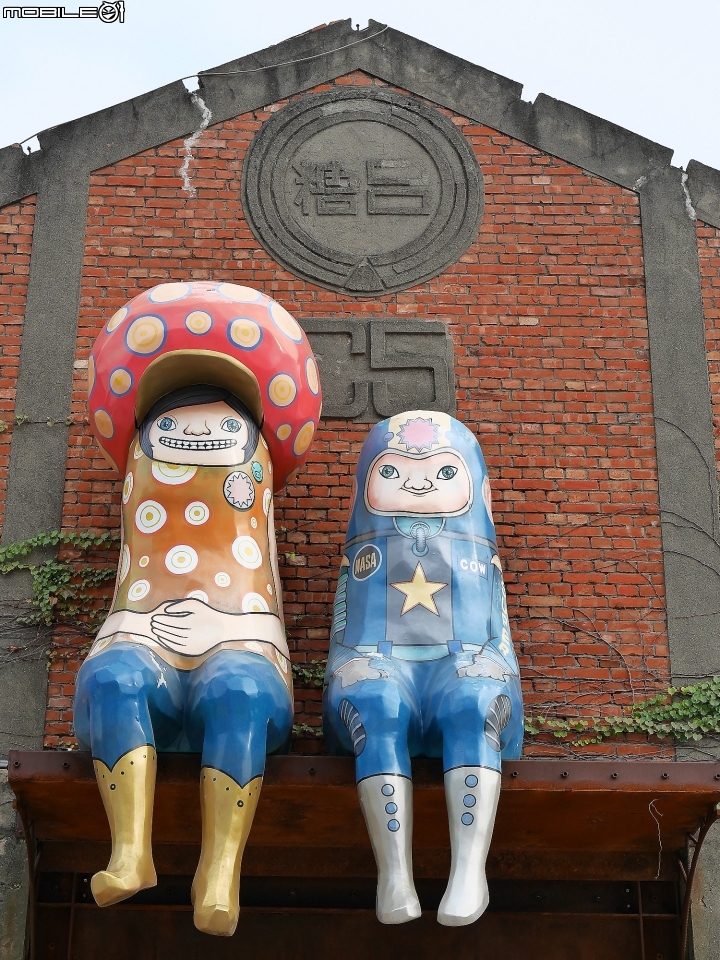 高雄市 鹽埕區 駁二藝術特區 大勇/蓬萊倉庫 — 多了輕軌,充滿文創氣息的海濱園區