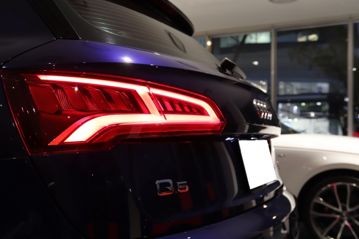 以後請多指教Audi Q5 45TFSI星際藍交車