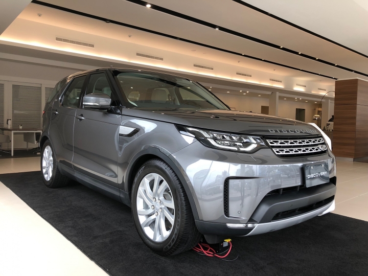 [圖多] 第一次踏進Land Rover展間，Discovery賞車試乘心得
