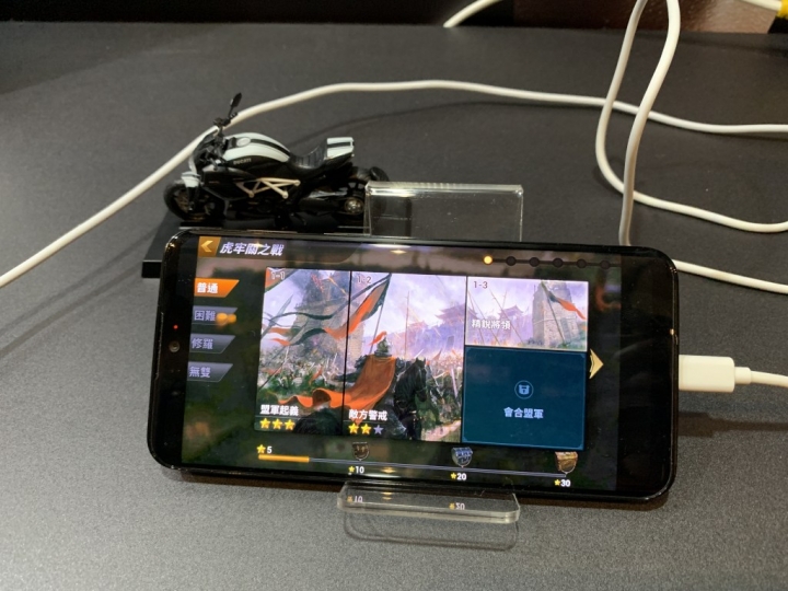 (有影片)超輕量夏普旗艦 SHARP AQUOS zero 只要19990元！台灣即日(1/8)起開放預購