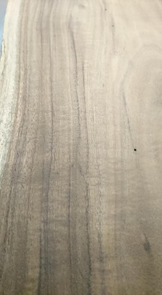 沒有自動刨，但是又有板材需要整平表面，只好出動他了