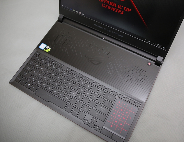 ROG Zephyrus S GX531 – 捏一把衝西風之神S！