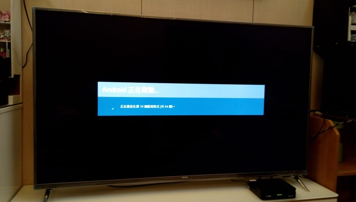 請問我電視打開卡在LOGO畫面...不能看，電視型號BenQ E55-700