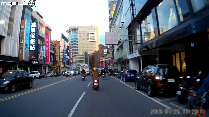 請問我該以禮讓公車為榮耀嗎?