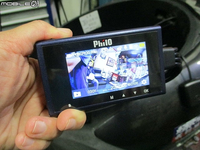 安裝【philo飛樂】 R8 GPS 1080P [前後雙鏡頭]機車行車記錄器~測保彼此安全。