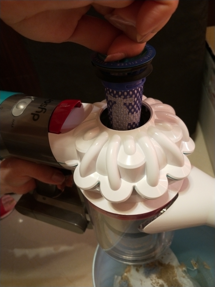 Dyson V7 Mattress清理過程一級棒-塵蟎散退-過敏不再愁