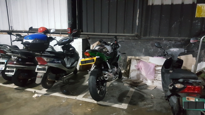 Benelli 302R 兩個月心得 + 一年租車心得