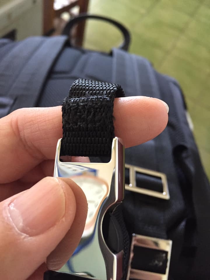 請問prada尼龍後背包問題
