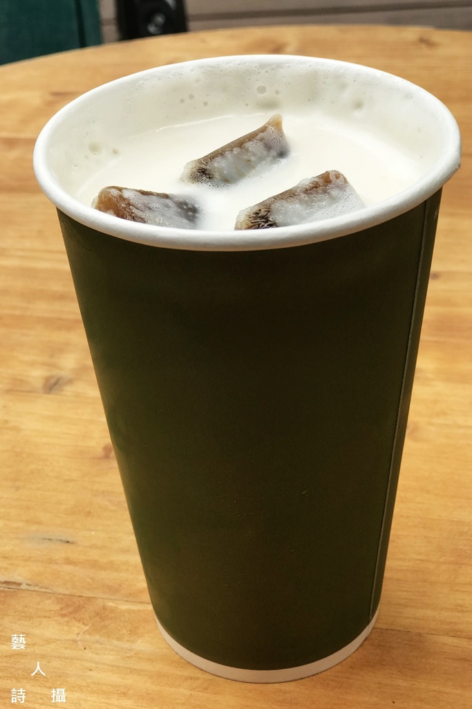 台中大坑《D.M Cafe手沖咖啡·現磨鮮萃茶.大坑店》
