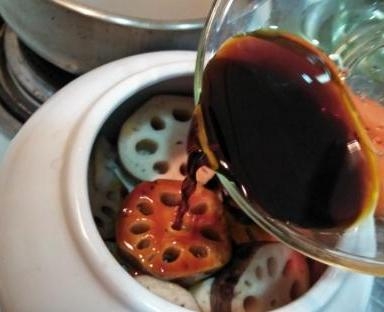 電鍋+煎鍋併用下飯菜：豆油伯春源醬油&蓮藕燉燜肉