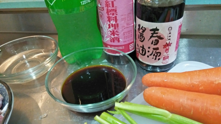 電鍋+煎鍋併用下飯菜：豆油伯春源醬油&蓮藕燉燜肉