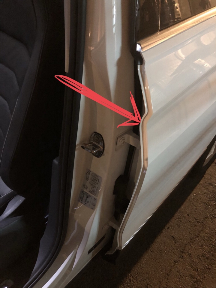 2018/09/14 Volkswagen TIGUAN 280 CL 駕駛座門螺絲 大生鏽