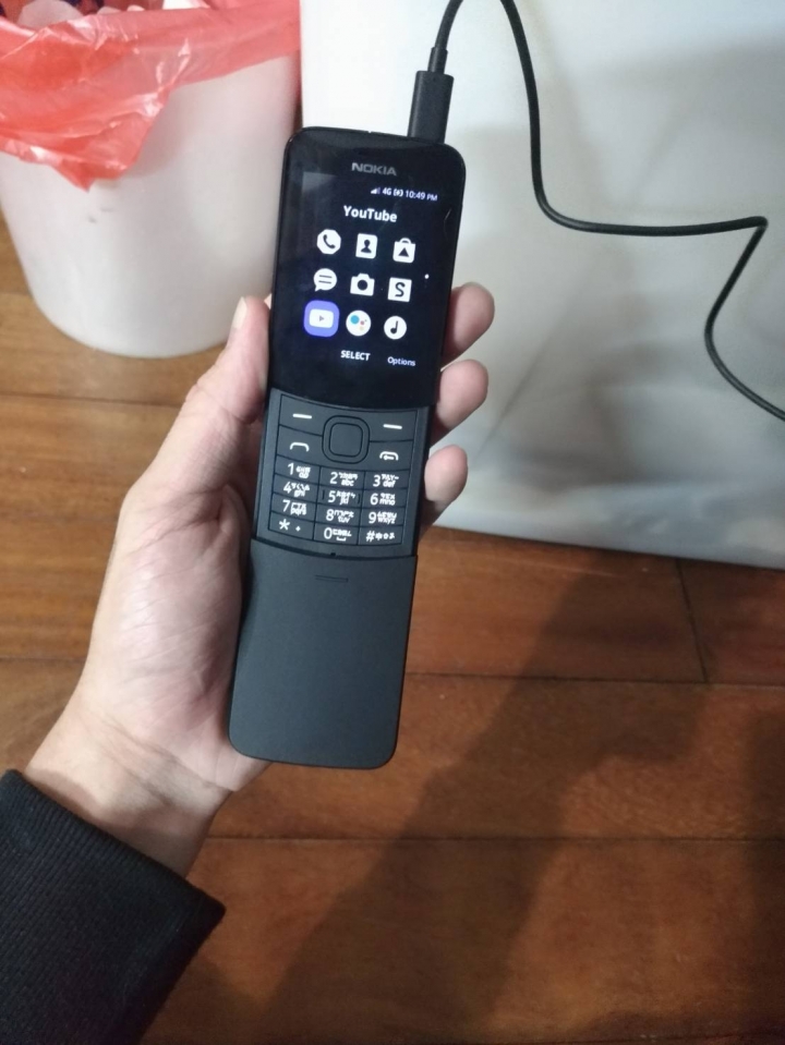 (圖多慎入)較另類的手機消費經驗分享  NOKIA 8110 香蕉復刻!!!
