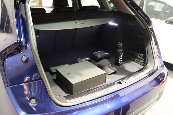 以後請多指教Audi Q5 45TFSI星際藍交車