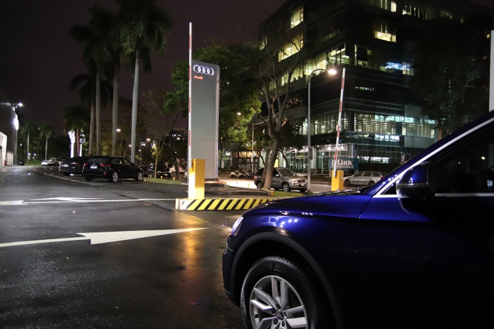 以後請多指教Audi Q5 45TFSI星際藍交車