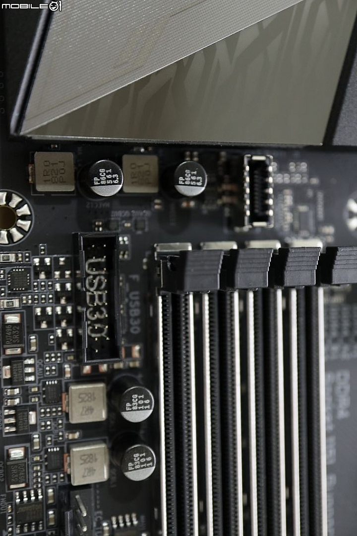 [開箱]  Z390 散熱用料強化中高階誠意之作 Z390 AORUS MASTER 大師超頻