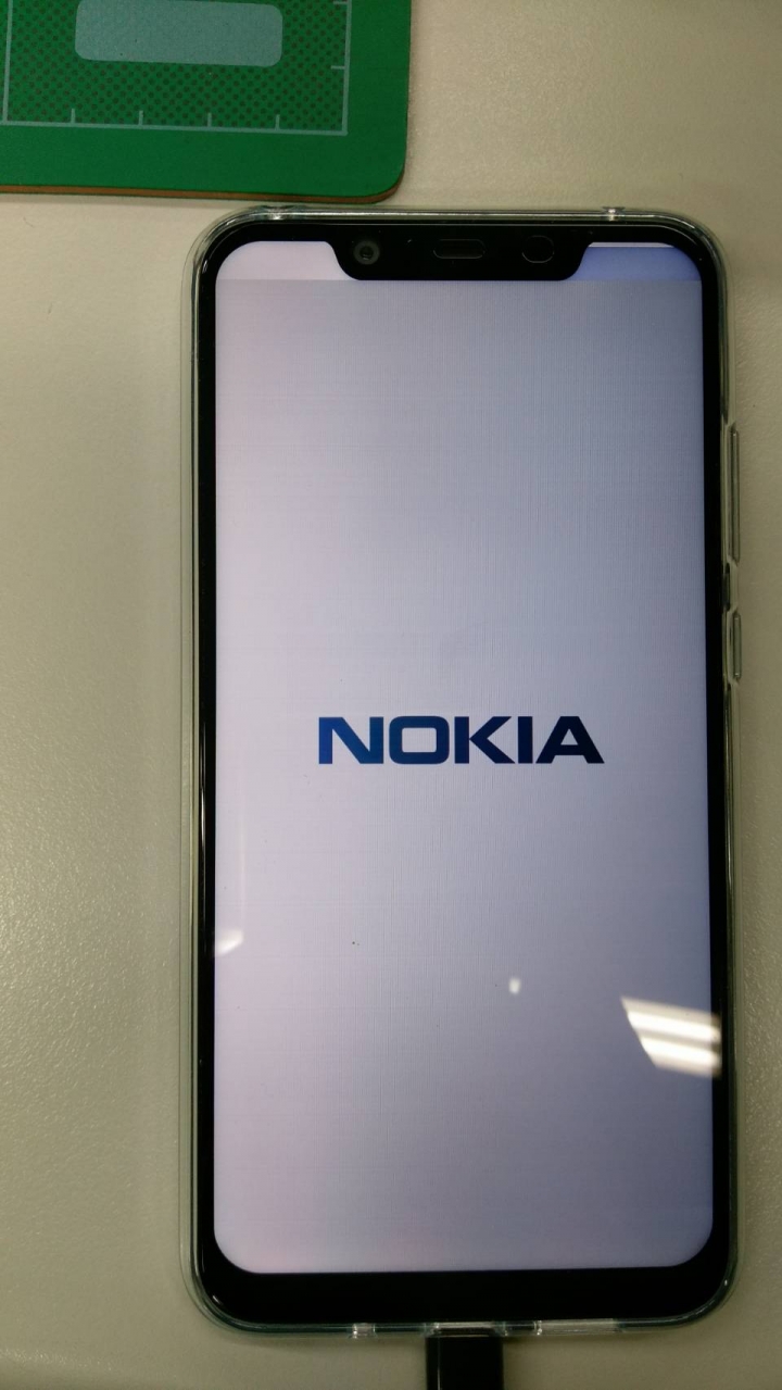 nokia 8.1 螢幕局部暗屏