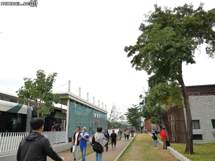 高雄市 鹽埕區 駁二藝術特區 大勇/蓬萊倉庫 — 多了輕軌,充滿文創氣息的海濱園區
