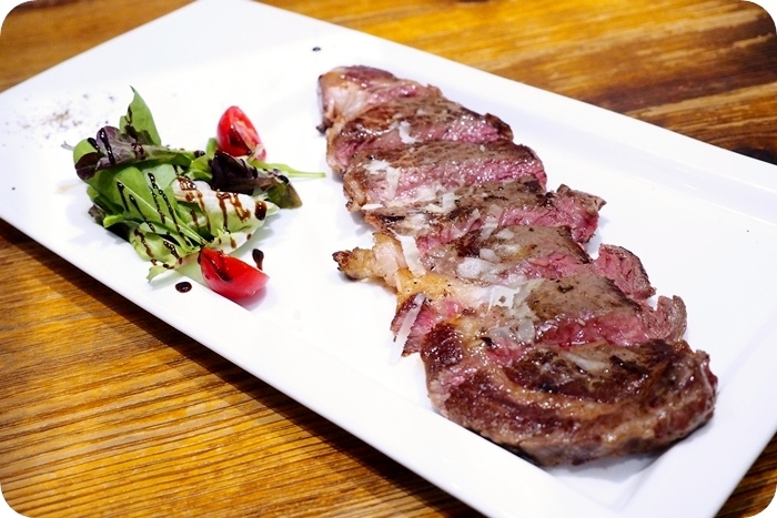 ▋捷運中山站美食 ▋First One Bistro 佛斯特旺餐酒館，超精彩的義式餐點秀！！