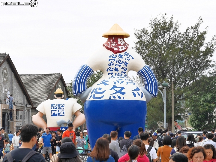 高雄市 鹽埕區 駁二藝術特區 大勇/蓬萊倉庫 — 多了輕軌,充滿文創氣息的海濱園區
