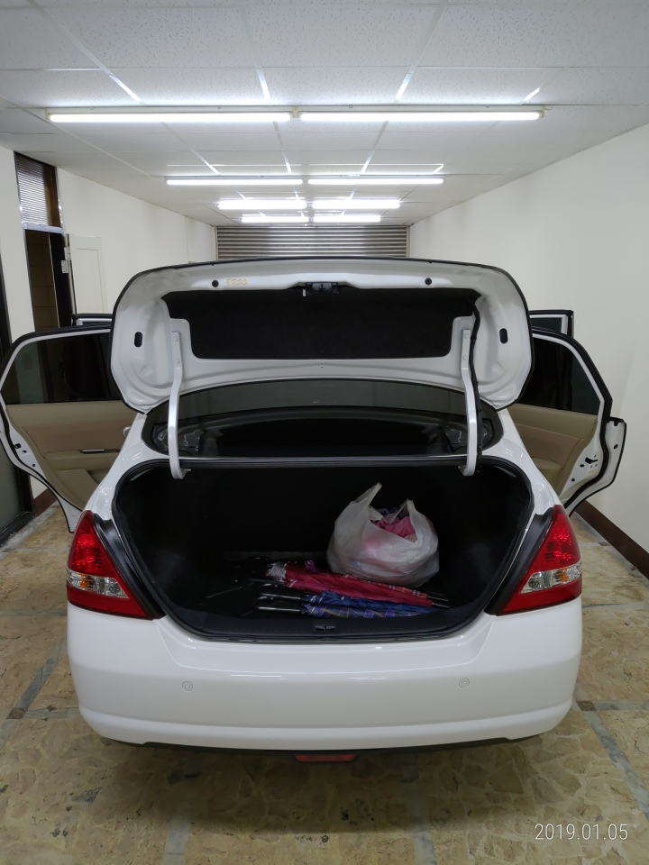 第三台車小白哥 TIIDA 4D 購入快滿月囉，發篇文章慶祝吧!