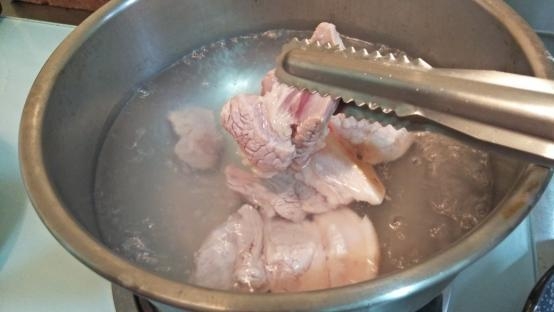 電鍋+煎鍋併用下飯菜：豆油伯春源醬油&蓮藕燉燜肉