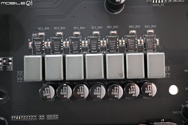 [開箱]  Z390 散熱用料強化中高階誠意之作 Z390 AORUS MASTER 大師超頻