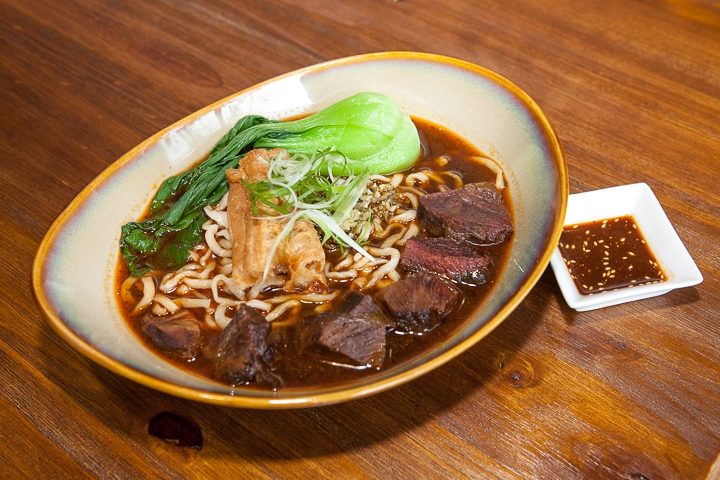 狂妄的國宴級牛肉麵！Michael前往掌門東豐店踢館Michael大廚！