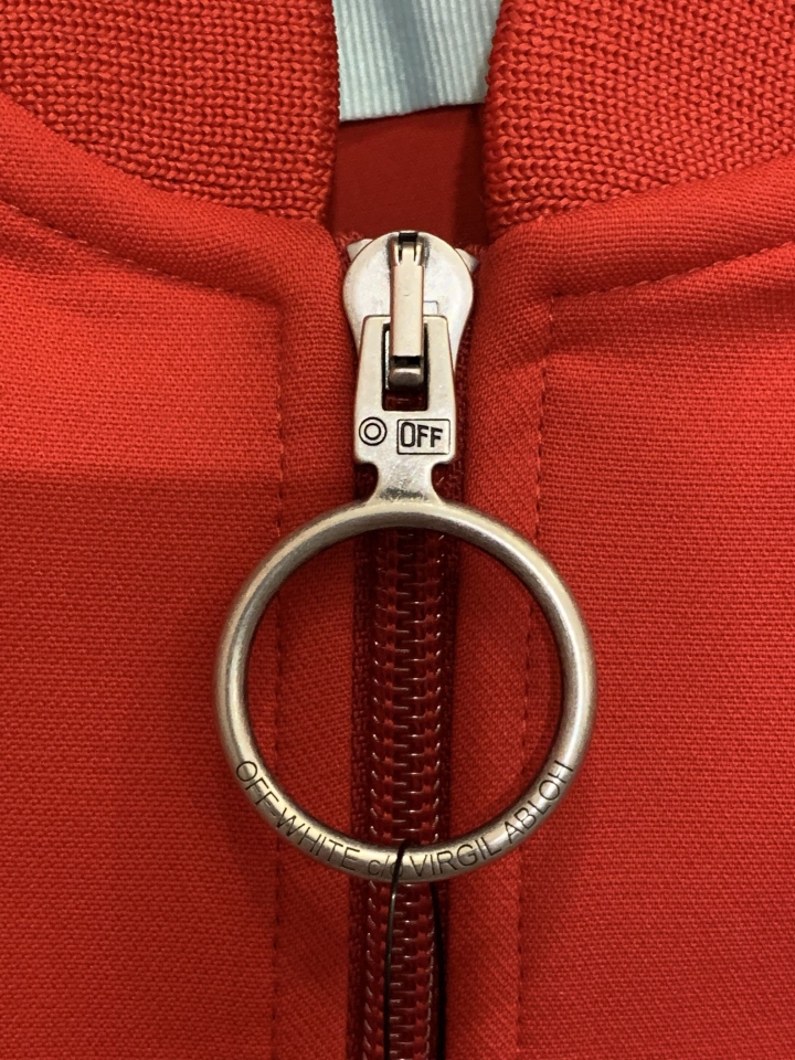 「波特先生開箱」Off-white 紅色運動外套及Balenciaga 藍色真皮手環