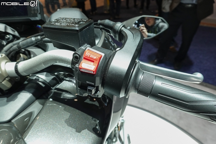YAMAHA NIKEN 三輪巨獸現身 CES 展現堅強科技實力