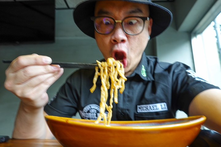 狂妄的國宴級牛肉麵！Michael前往掌門東豐店踢館Michael大廚！