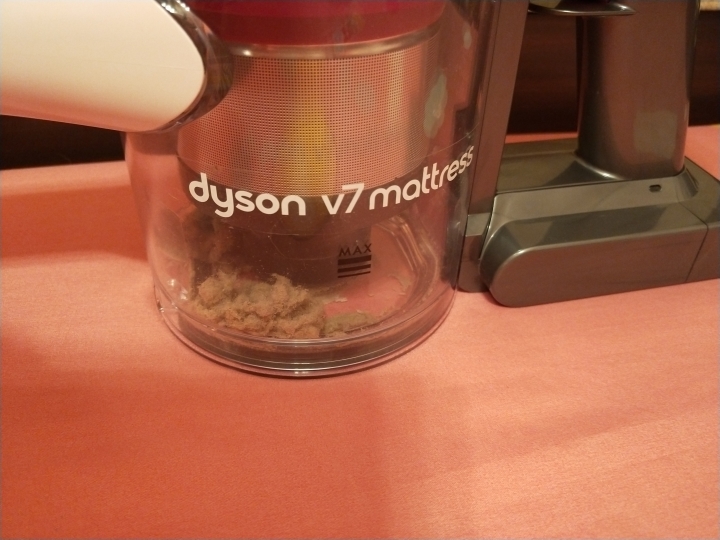Dyson V7 Mattress清理過程一級棒-塵蟎散退-過敏不再愁