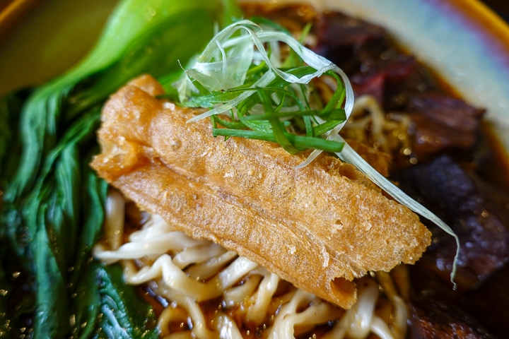 狂妄的國宴級牛肉麵！Michael前往掌門東豐店踢館Michael大廚！