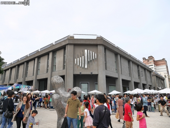 高雄市 鹽埕區 駁二藝術特區 大勇/蓬萊倉庫 — 多了輕軌,充滿文創氣息的海濱園區