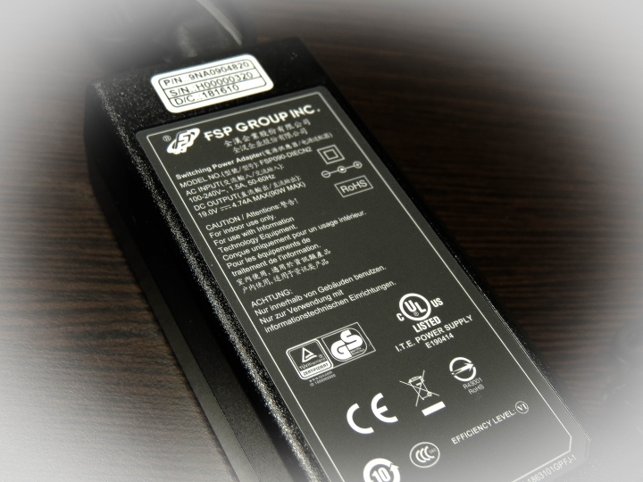 Moshi Symbus Q 北歐時尚風造就質感辦公搭配無線充電 \佛心公司/