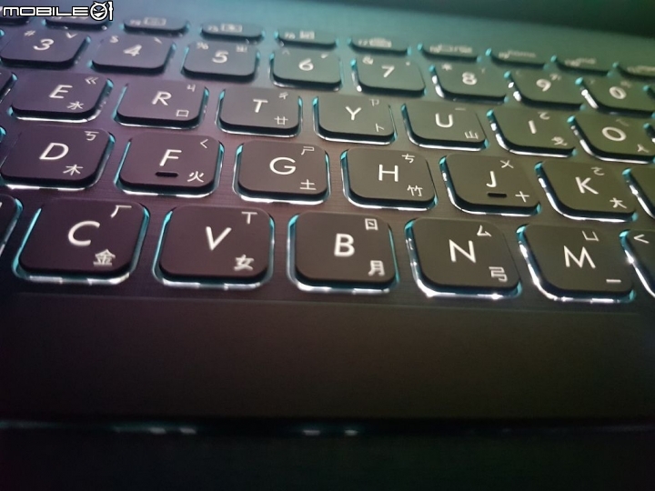 VivoBook S15 躍動綠 少見的特殊顏色筆電入手開箱