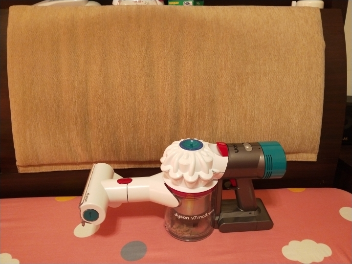 Dyson V7 Mattress清理過程一級棒-塵蟎散退-過敏不再愁