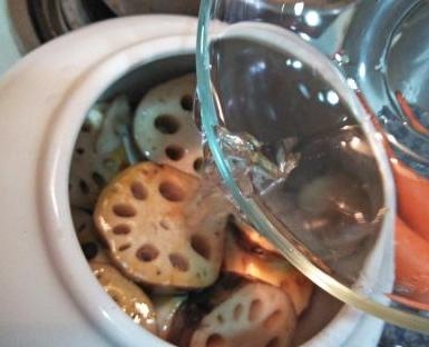 電鍋+煎鍋併用下飯菜：豆油伯春源醬油&蓮藕燉燜肉